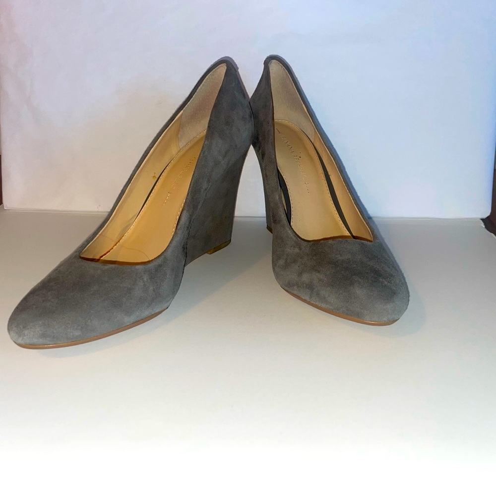 Grey Suede Round Toe Wedges from Banana Republic Size 9M